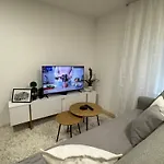 Moon Downtown Apartment 5 Minutes Walk Around Everything Important